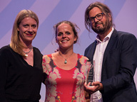 Caroline Peters mit Preisträgern